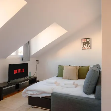 Stylish 2br Castle View - | By Airnest Apartament *