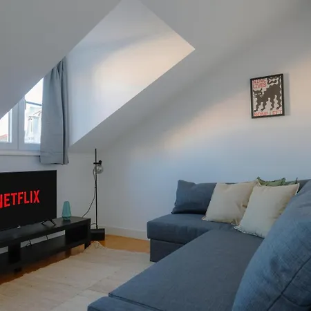 Stylish 2br Castle View - | By Airnest