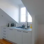 Stylish 2br Castle View - | By Airnest *