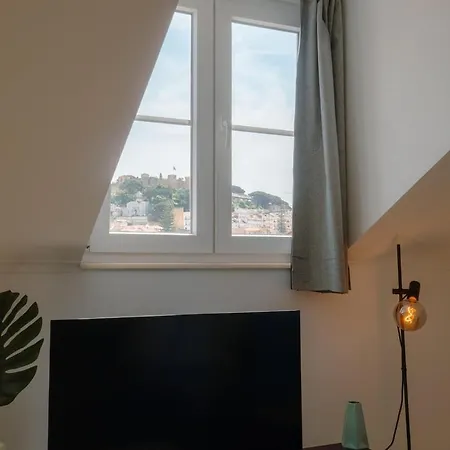 Stylish 2br Castle View - | By Airnest